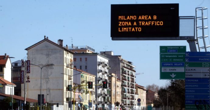 Milano, aumentano i contagi: di nuovo sospesa l’area B che vieta l’ingresso a veicoli inquinanti