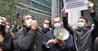 Copertina di La protesta dei ristoratori contro il coprifuoco in Lombardia: “Ascoltateci o siamo pronti a una serrata collettiva”