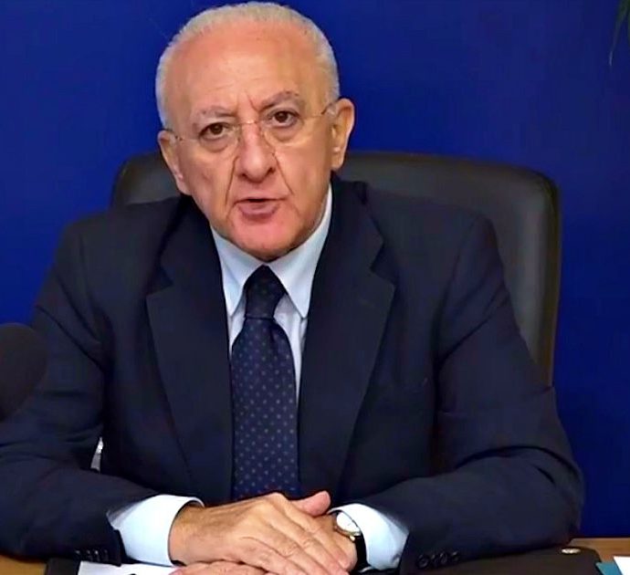 De Luca annuncia: “Campania verso il lockdown per 30-40 giorni. Al governo chiederò di estenderlo a tutti”. Record di oltre 2mila contagi in un giorno – diretta