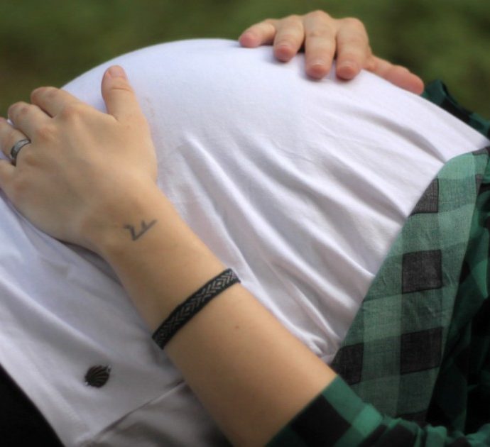 Maternità tardiva? Possibile indicatore di buona salute e longevità: lo studio sulla rivista Menopause