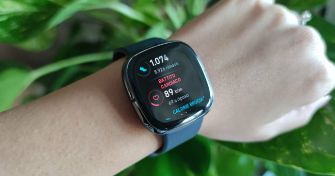 Fitbit Sense recensione: lo smartwatch dedicato al benessere, interessante ma migliorabile