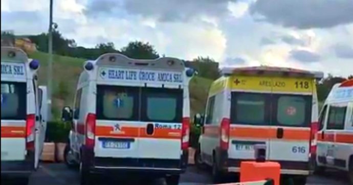 Covid, ambulanze usate come camere di isolamento. “Se fanno altro invece delle emergenze non ci sono per i soccorsi”