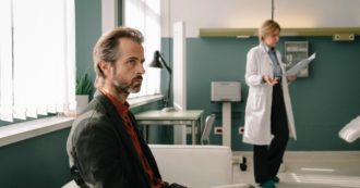 Copertina di Cosa sarà, l’autobiopic di Francesco Bruni è una comedy-drama gentile e sobria (e adattata alla pandemia)