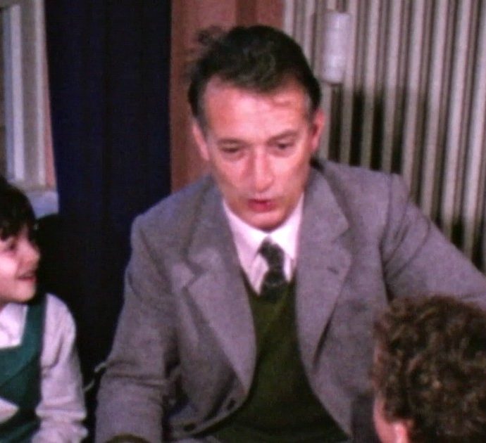 Il video inedito di Gianni Rodari: lo scrittore racconta una fiaba ai bambini della scuola d’infanzia di Reggio Emilia nel 1972