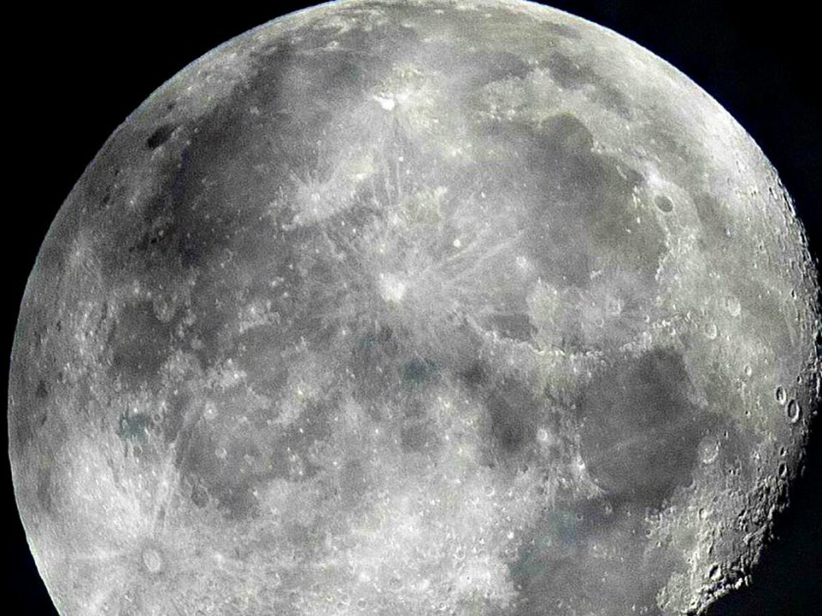 “Offriamo 2,7 milioni di euro a chiunque ripulisca la Luna dagli escrementi degli astronauti”: tutti pazzi per la singolare proposta di lavoro della NASA