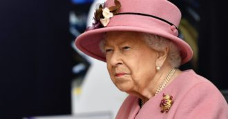 Copertina di “La Regina Elisabetta è morta per un cancro al midollo osseo”