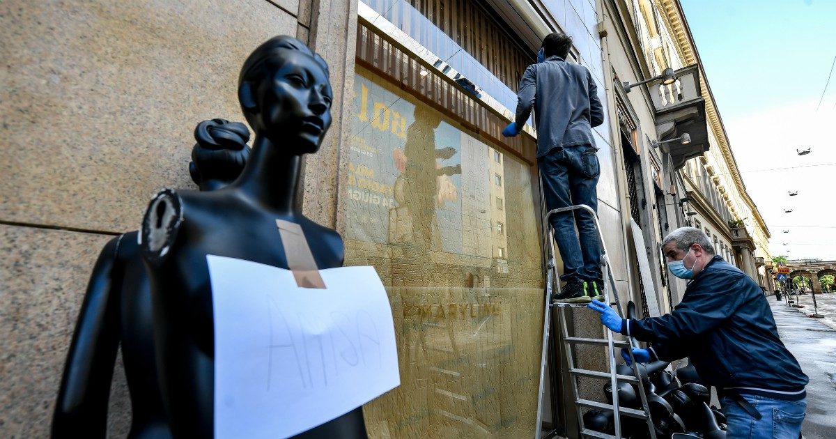 L’odissea di chi cerca lavoro nella Milano del Covid. Tra domande umilianti, contratti di 15 giorni e salari sotto la soglia di povertà