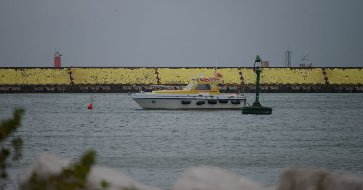 Il dilemma di Venezia: quando il Mose si attiva, commercio navale è bloccato per ore. La soluzione c’è già, ma è ferma per errori e ritardi
