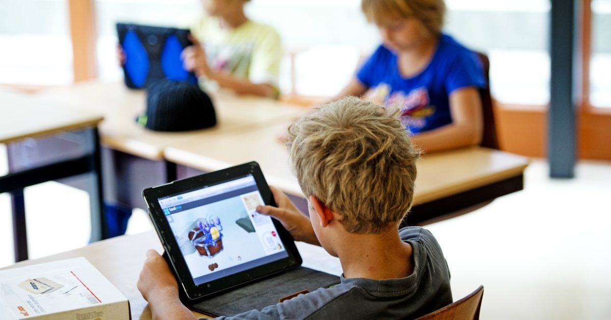 Scuola, il lockdown ha spinto l’uso degli ebook. Ma lo ‘Zaino digitale’ non decolla, tra procedure farraginose e un’app che ancora non c’è