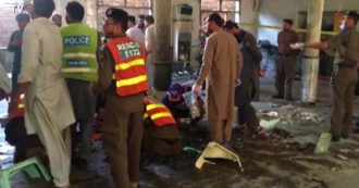 Copertina di Pakistan, bomba in una scuola coranica a Peshawar: almeno 7 studenti morti e 70 feriti