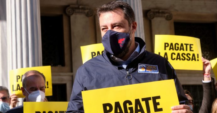Copertina di Salvini aizza i suoi leghisti: “Attaccate tutti il Dpcm”