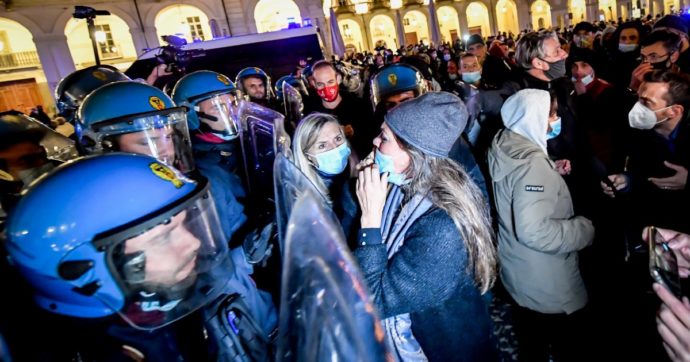 Copertina di Ecco gli aiuti immediati Scontri a Torino e Milano