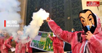 Copertina di Milano, protesta in stile “Casa di carta” alla Banca d’Italia: “Serve un reddito d’emergenza”