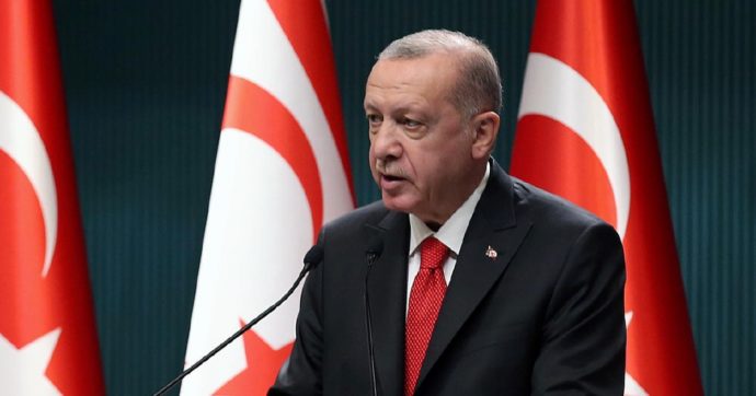 Copertina di Migranti, Erdogan ricatta la Ue. La risposta non è l’accoglienza