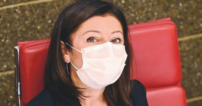 Ritardi ed errori, De Micheli sotto accusa