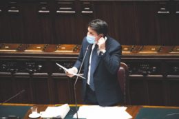 Copertina di Lombardia, un terzo di tutti i casi. Ma Conte: “Lockdown fake news”