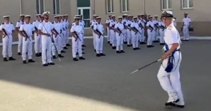 Copertina di Balletto militare, tenente di vascello ricorre al Tar