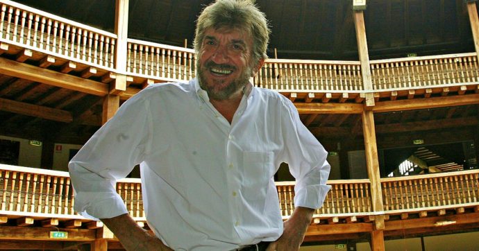 Gigi Proietti morto, le lacrime per un artista totale: “L’inchino oggi lo facciamo noi”. Da Gassmann a Fazio l’omaggio sui social