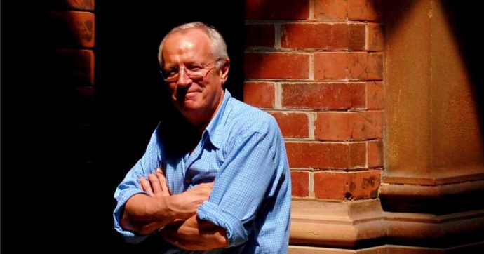 È morto Robert Fisk. Dai Troubles a Sabra e Shatila fino alle interviste con bin Laden: se ne va il “reporter di guerra più famoso al mondo”