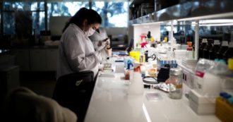 Copertina di Pubblica, poi forse controlli. Ritirati 39 studi sul Covid