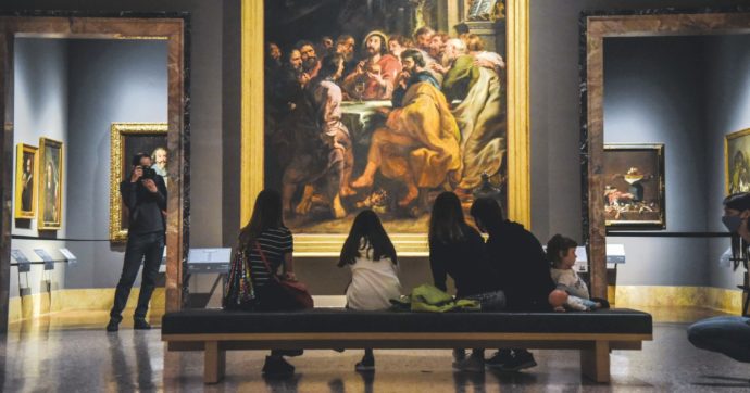 Copertina di Musei e biblioteche, la cultura che rischia di restare indietro