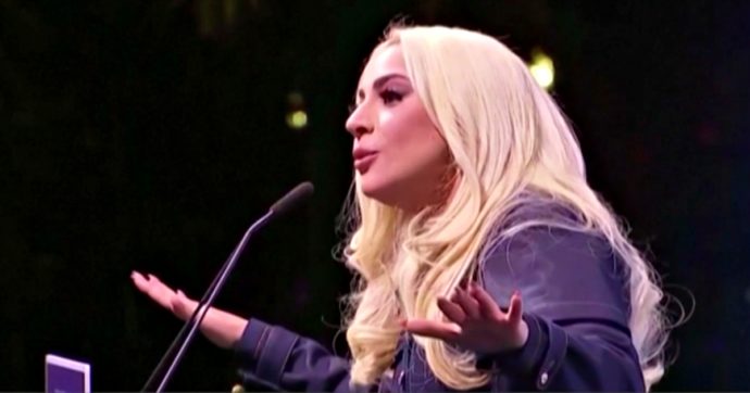 Lady Gaga all’attacco contro la Russia: “Dovevano arrestarmi quando potevano, erano stupidi nel 2012 e lo sono ancora”