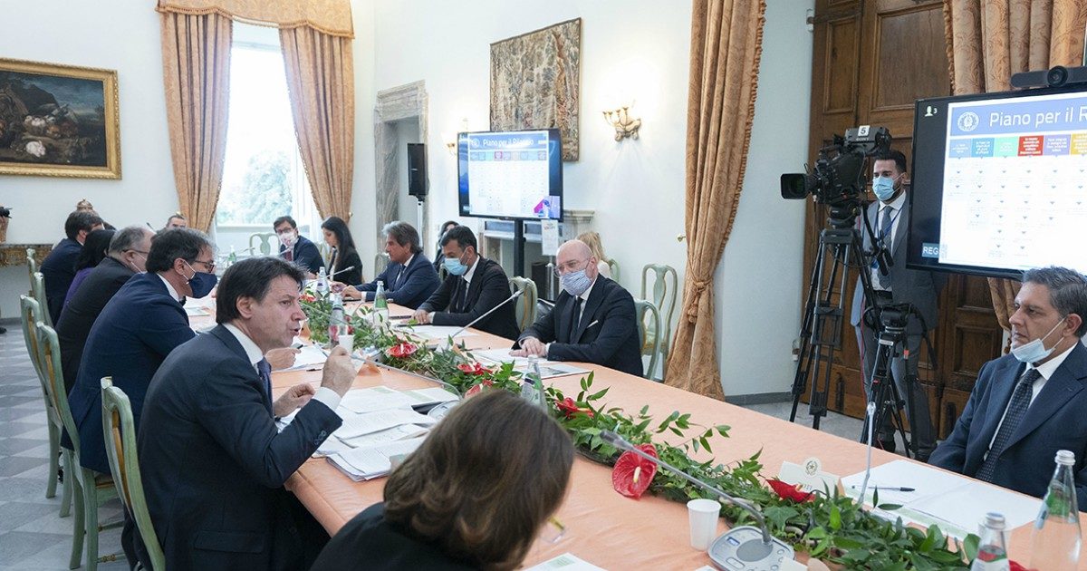 Zone rosse, le Regioni insistono: rivedere i criteri. Boccia: “Non si toccano”. Ma garantisce un tavolo per un “rigoroso confronto”