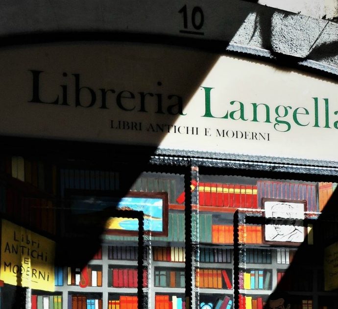 La libreria Langella in via Port’Alba a Napoli è una tana che profuma di caffè e carta ingiallita