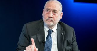 Copertina di Il Nobel Stiglitz: “Non esiste ripresa se la popolazione non è in salute”. Nessuna contrapposizione tra lotta alla pandemia e lavoro