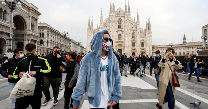 Milano, i medici: “Chiudete la città”. Fontana non sente
