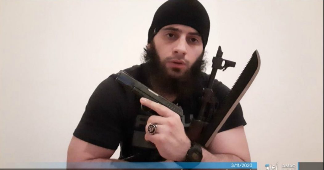 Isis ha rivendicato l’attentato di Vienna: “E’ un nostro soldato”. Il terrorista ucciso era un 20enne noto ai servizi. “Nessun indizio su altri autori”. Sono 4 le vittime, 22 feriti – DIRETTA