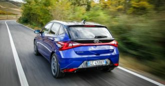 Copertina di Hyundai i20, la compatta coreana si rinnova e apre all’elettrificazione – FOTO