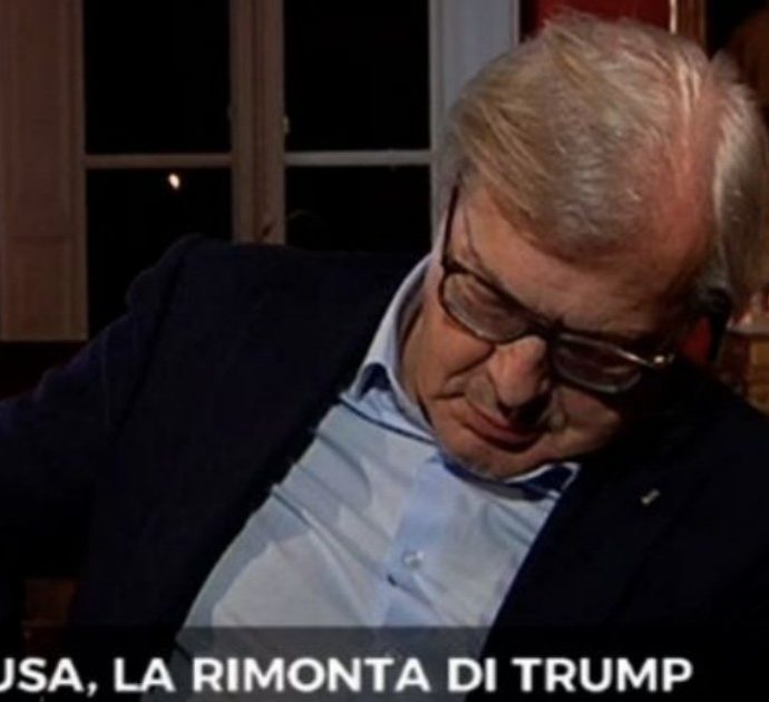Vittorio Sgarbi si addormenta durante il dibattito Trump-Biden. Porro lo chiama ma senza successo: “E’ andato”