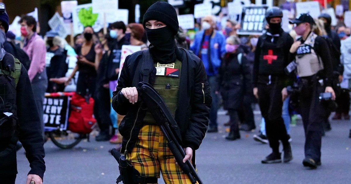 Elezioni Usa 2020, scoppiano le proteste da Portland a Detroit: centinaia di arresti sia tra i sostenitori di Biden che di Trump