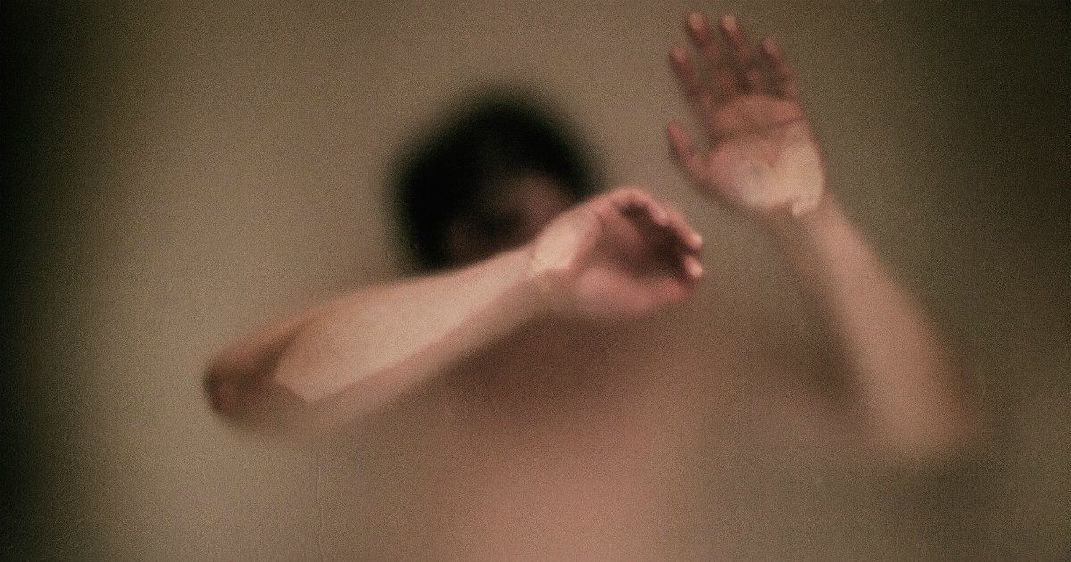 Il “re della salsiccia” ucciso con una balestra mentre è nella sauna: l’omicidio come nel Trono di Spade