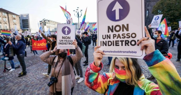 Omotransfobia, il primo sì  della Camera