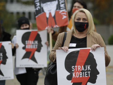 Copertina di Aborto illegale, la marcia delle ragazze polacche contro una “tortura” di Stato