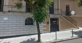 Copertina di “Anziani maltrattati in una Rsa di Catania. Lasciati nudi per terra tra escrementi e topi”: sospesi il titolare e tre dipendenti