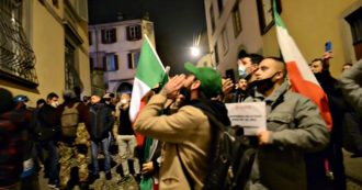 Copertina di Bergamo, corteo di estrema destra contro la zona rossa arriva sotto casa del sindaco Gori: “Capisco rabbia ma no benzina sul fuoco”