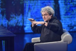 Copertina di Carlo Rovelli: “Il covid è un fatto naturale, così come l’estinzione della nostra specie”