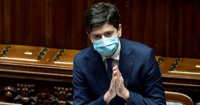 In Edicola sul Fatto Quotidiano del 7 Novembre: Speranza: “Possibili nuove zone rosse”. Il ministro: ”Napoli? Sulle province decide la Regione”