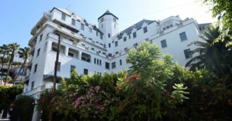 Copertina di Hotel-bordello: Dean entra dalla finestra e Jim vola giù