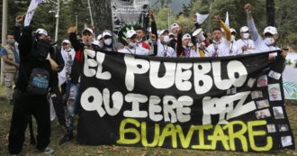 Copertina di Colombia, il popolo crede nel processo di pace con le Farc ma il governo continua con le violenze
