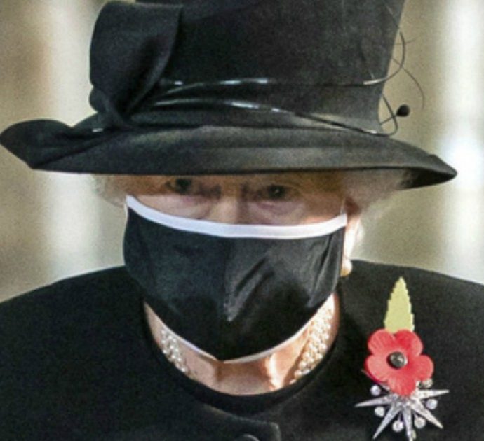 La Regina Elisabetta come non l’avete mai vista: non si era mostrata così in pubblico prima – FOTO