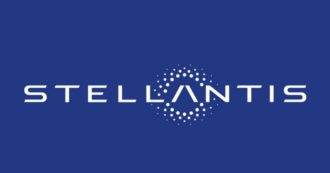 Copertina di Stellantis, svelato il logo della nuova azienda che nascerà dalla fusione di Fca e Psa