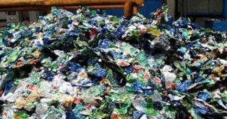 Copertina di Nairobi, l’Onu firma una risoluzione storica per dare il via alla lotta mondiale contro la plastica e il suo ciclo vitale