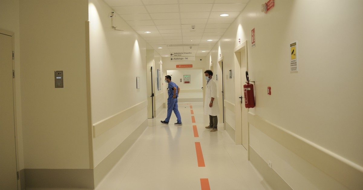 Negazionista del Covid si intrufola in alcuni ospedali e filma le corsie vuote: “Il governo sta mentendo”. Multata per aver violato il lockdown