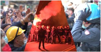 Copertina di Ex Ilva di Genova, corteo dopo la sospensione (senza stipendio) di 250 operai: la polizia si toglie il casco tra gli applausi dei lavoratori