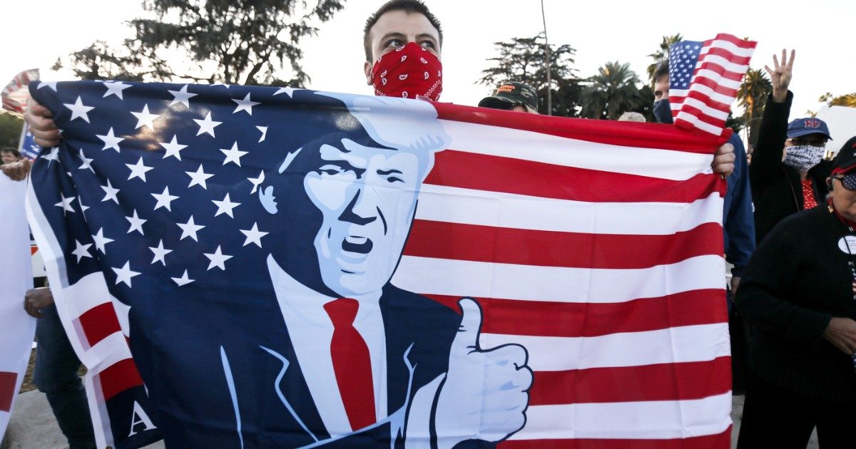 Elezioni Usa, i repubblicani vendono l’anima al trumpismo in nome del consenso. Il carico di voti, la dinastia familiare: così il tycoon ha cannibalizzato il partito per restare a lungo (e meditare una rivincita)