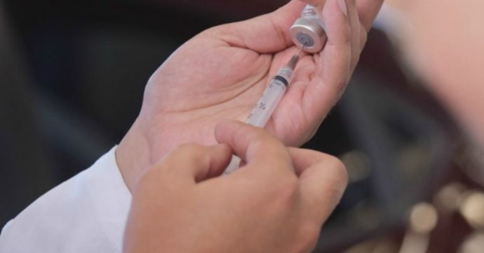 Vaccino Covid, Pfizer chiede l’autorizzazione all’uso in emergenza negli Usa. La Fda deciderà se dare via libera